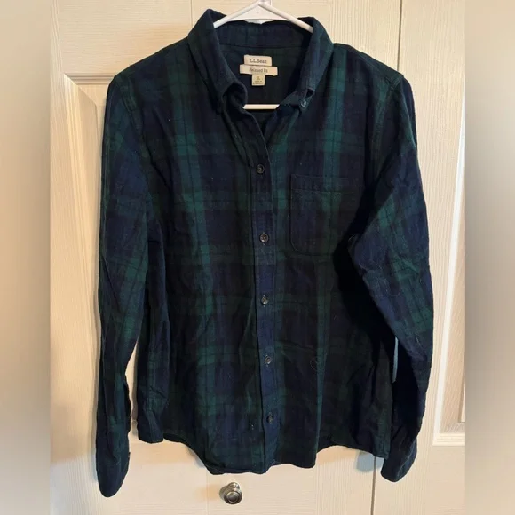 L.L Bean women’s small flannel relaxed fit - Picture 1 of 5